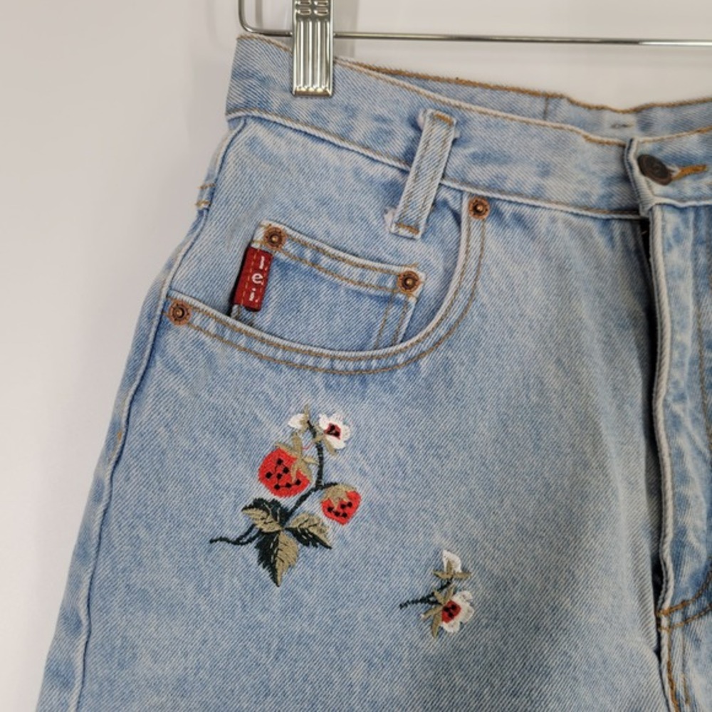 Vintage LEI High Waisted Strawberry‎ Embroidered Denim Shorts Light Wash Y2K 90S - Picture 3 of 9